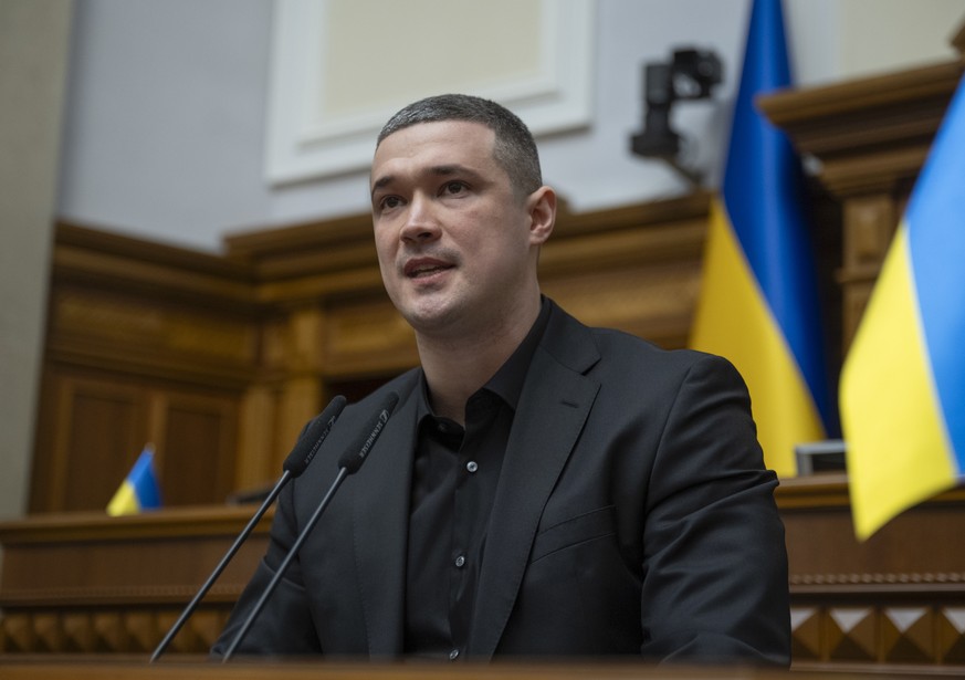 epa12648612 Ukraine's newly appointed Defense Minister Mykhailo Fedorov delivers a speech during a parliamentary session in Kyiv, Ukraine, 14 January 2026, amid the Russian invasion. The Verkhovn ...