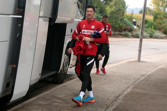 epa09574008 Poland national soccer team player Robert Lewandowski during a training session in Girona, Spain, 10th November 2021. Poland will face Andora (12 November) in their FIFA World Cup Qatar 20 ...