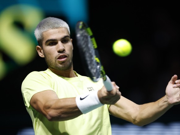 Carlos Alcaraz méconnaissable à La Défense.