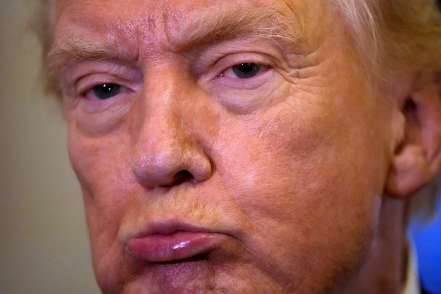 Trump tacle de nouveau la Suisse et Karin Keller-Sutter