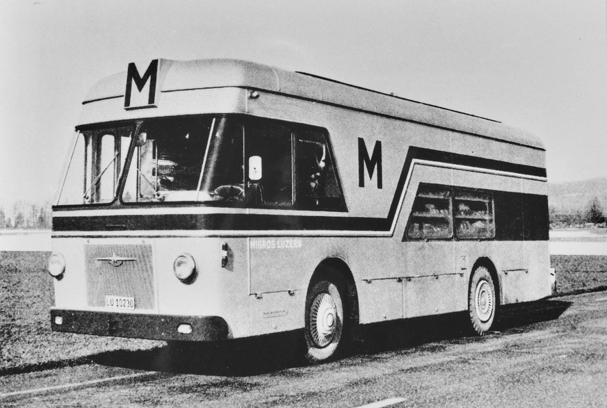 Verkaufswagen mit
Selbstbedienung (1960) MGB_Dok_Fo_054662
Selbstbedienung im
Verkaufswagen: Erster
Verkaufswagen mit
Selbstbedienung