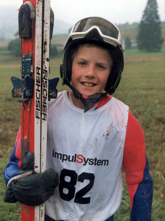 Aus dem privaten Fotoalbum der Familie Ammann: Der nachmalige Skispringer und Olympiasieger Simon Ammann im Jahr 1993, nachdem er im 1.SSV-Nachwuchs-Cup Matten-Skispringen ein Diplom erhalten hat. Sim ...