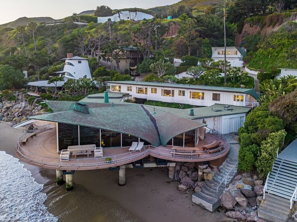Le couple possède cette sublime propriété à Malibu, où Jared et Ivanka sont justement en train de chercher à acheter.