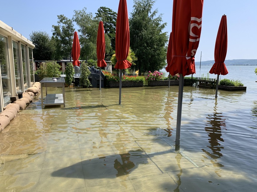 La terrasse du restaurant La Plage. La Neuveville, 20 juillet 2021.