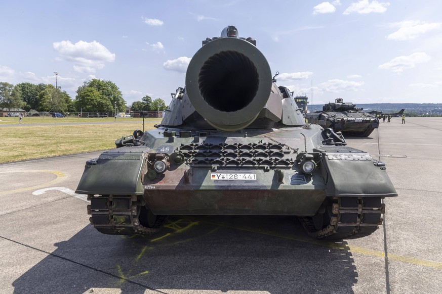 Kampfpanzer LEOPARD 1 A5. Spotterday zum Tag der Bundeswehr am Heeresflugplatz Bückeburg. // 15.06.2023: Bückeburg, Niedersachsen, Deutschland, Europa *** Battle Tank LEOPARD 1 A5 Spotterday on the Da ...