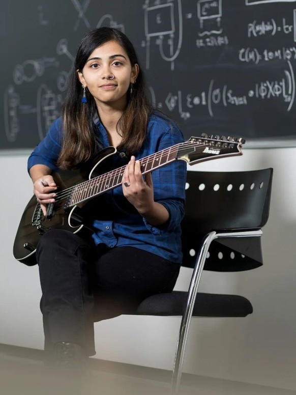 Vilasini Venkatesh, Physikerin an der ETH Zürich, erforscht Zeitreisen – und erweckt ihre Forschung in der Musik zum Leben.