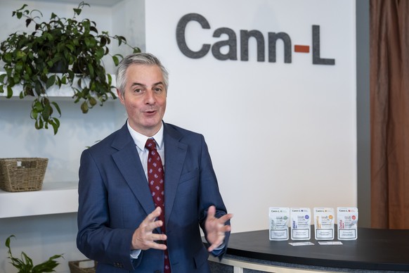 Pierre-Antoine Hildbrand, conseiller municipal, Direction de la securite et de l&#039;economie, s&#039;exprime sur le projet lausannois de vente regulee de cannabis (CANN-L) a but non lucratif entre d ...