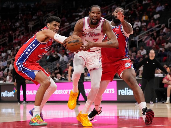 Kevin Durant (avec le ballon) a été décisif pour les Rockets.