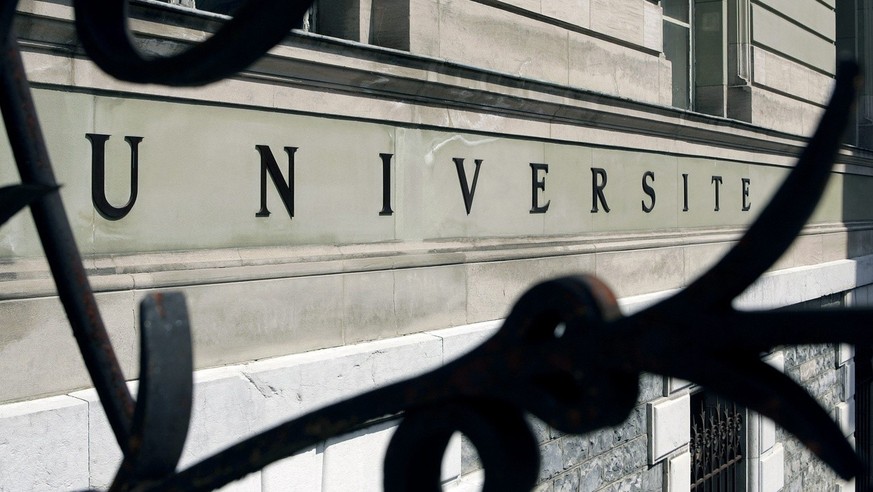 La facade d&#039;entree du batiment de l&#039;UNI Bastions Universite de Geneve qui abrite la Faculte autonome de theologie protestante et la Faculte des lettres, ce samedi 22 avril 2006. Le conseille ...