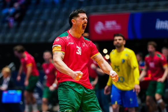epa11831662 Portugal&#039;s Salvador Salvador celebrates winning the IHF Men&#039;s Handball World Championship 2025 preliminary round handball match between Portugal and Brazil, in Fornebu, Norway, 1 ...