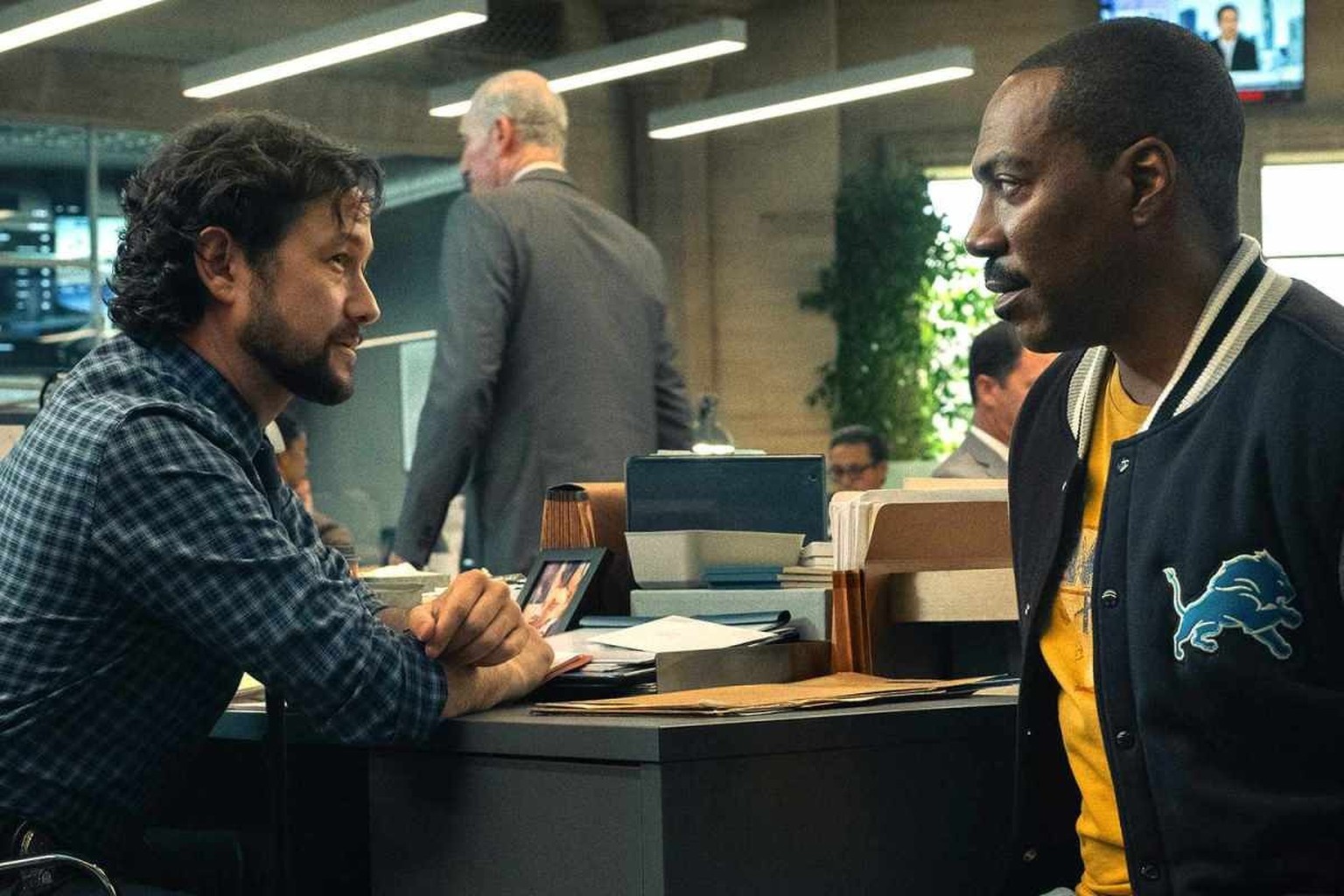 Axel Foley (Eddy Murphy) va devoir faire face à la nouvelle génération, incanrée par Joseph Gordon-Levitt
