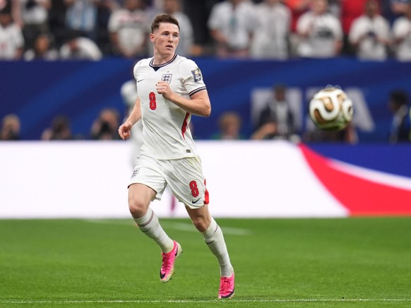 Elliot Anderson s'est imposé comme l'un des meilleurs milieux de terrain en Premier League.