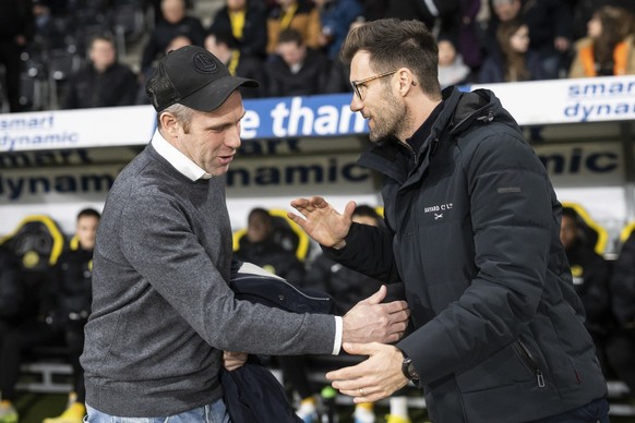 YB Trainer Raphael Wicky, rechts, begruesst Luganos Trainer Mattia Croci-Torti, vor dem Fussball Meisterschaftsspiel der Super League zwischen dem BSC Young Boys und dem FC Lugano, am Samstag, 18. Feb ...