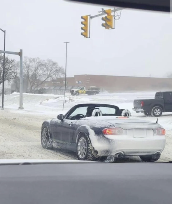 Die lustigsten Fails der Woche: Cabrio im Schneesturm