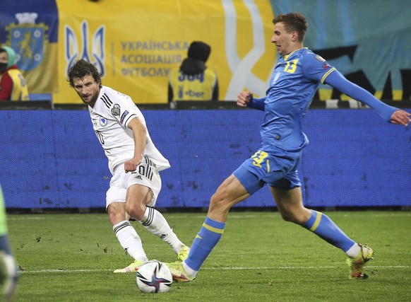 Ukraine&#039;s Ilya Zabarnyi, right, fights for the ball with Bosnia&#039;s Miroslav Stevanovic during the World Cup 2022 group D qualifying soccer match between Ukraine and Bosnia and Herzegovina at  ...