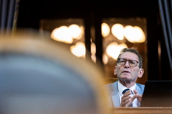 Le conseiller aux États centriste soleurois, Pirmin Bischof veut soulager le système d’asile.