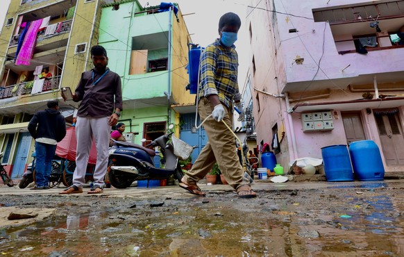 epa11467017 A Bruhat Bangalore Mahanagara Palike (BBMP) civic administration worker sprays an area to eradicate the mosquito menace and rising dengue fever cases in Bangalore, India, 08 July 2024. Ban ...