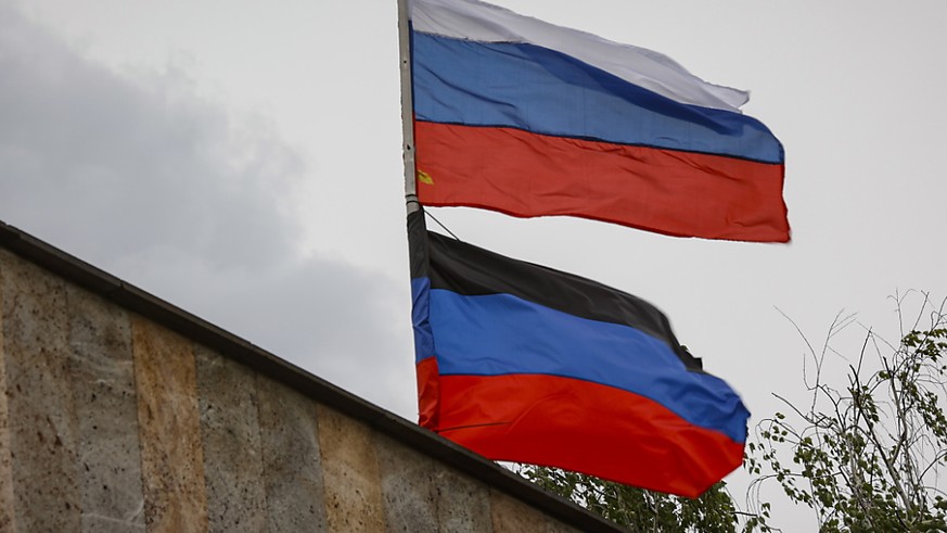 La Russie fait flotter son drapeau sur un b