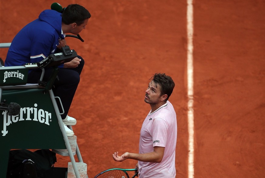 Stan Wawrinka se plaint d'une eau trop froide. Un signe évident de nervosité.