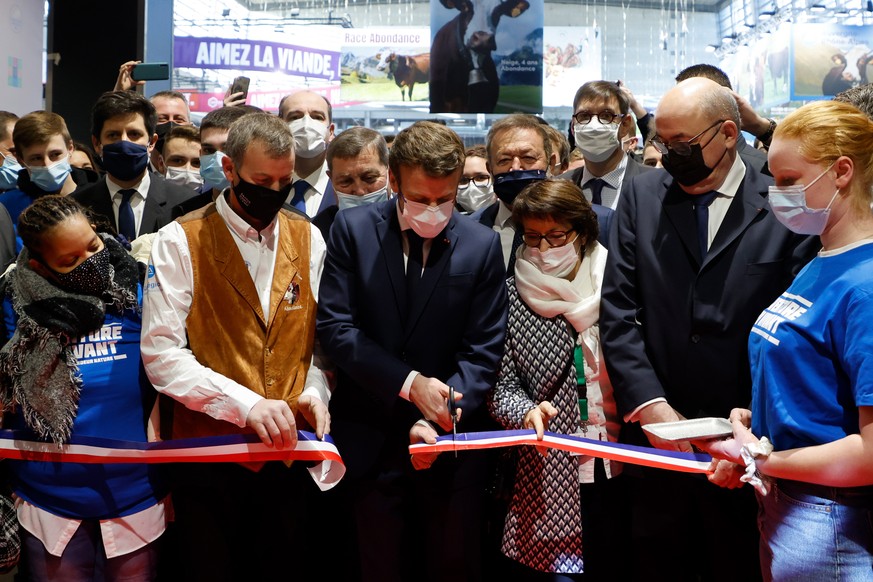 epa09785959 France&#039;s President Emmanuel Macron (C) cuts the ribbon as he inaugurates the 58th International Agriculture Fair (Salon de l&#039;Agriculture) at the Porte de Versailles exhibition ce ...