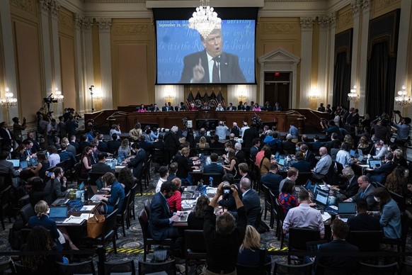 Une image de l'audience du comité de la Chambre des représentants chargé d'enquêter sur l'attaque du Capitole, le 13 juin 2022.
