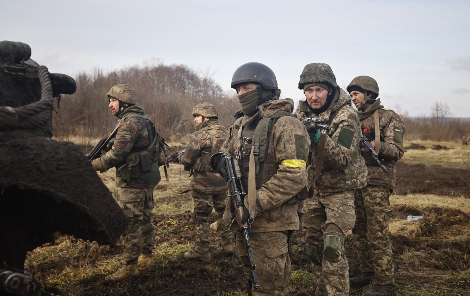 Ukrainian servicemen take positions on the frontline at an undisclosed location in the Donetsk region, Ukraine, Friday, Nov. 24, 2022. (AP Photo/Roman Chop)