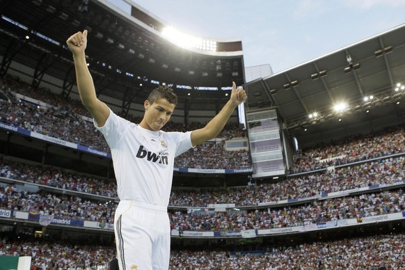 Real Madrid new soccer player Cristiano Ronaldo from Portugal waves to fans during his presentation at the Santiago Bernabeu stadium in Madrid on Monday, July 6, 2009. After a three-year wait, 80,000  ...