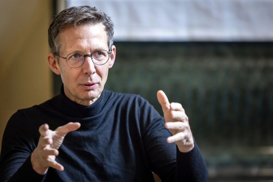 Le politologue Michael Hermann reste silencieux au sujet de son sondage d'opinion sur l'initiative visant à réduire de moitié le nombre de détenus.