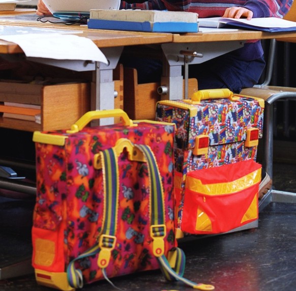 Das &amp;quot;Schulprojekt 21&amp;quot;. Kinder der Unter- und Mittelstufe im Schulhaus Luchswiesen in Zuerich Schwamendingen haben Computer im Unterricht integriert, aufgenommen am 20. September 2000 ...