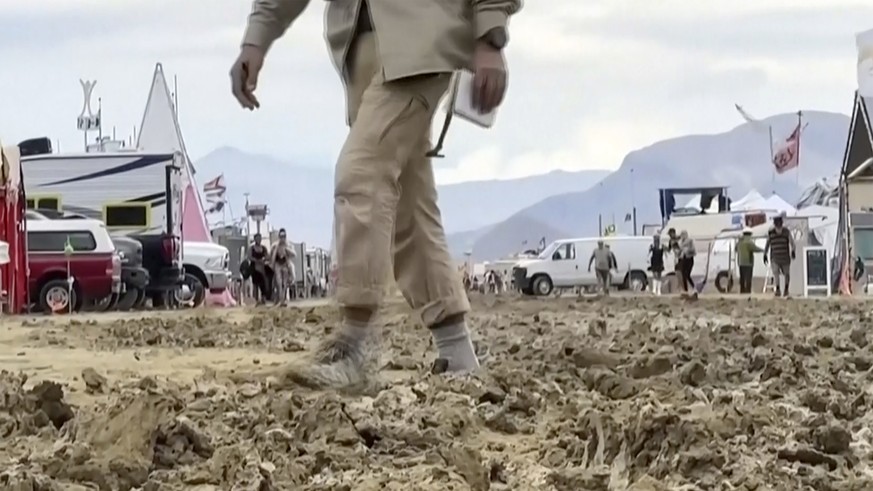 Une tempête inhabituelle de fin d'été a bloqué des milliers de personnes lors de cet événement d'une semaine.