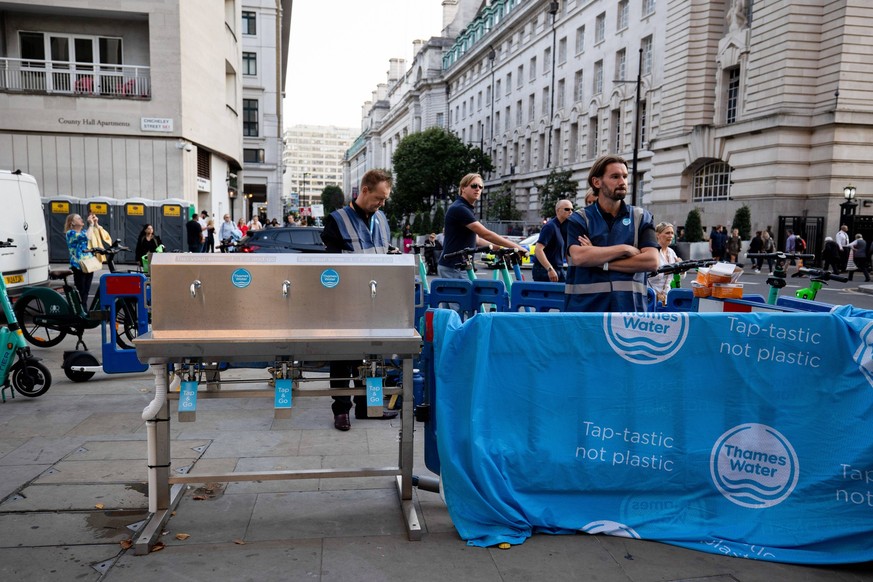 September 14, 2022, London, United Kingdom: A drinking water station by the Thames Water is at Southbank for people that are queuing for the Lying-in-State of Queen Elizabeth II at the Palace of Westm ...