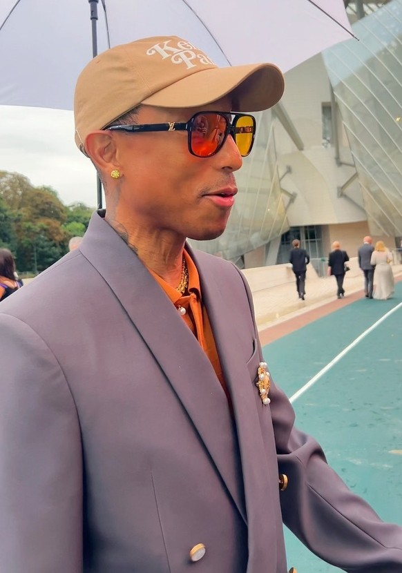 Bonjour, je m'appelle Pharell Williams et je suis le fayot de LVMH!