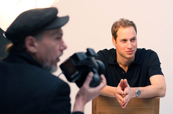 LONDON - JANUARY 8: *** EXCLUSIVE ACCESS *** Prince William and Jeff Hubbard, a formerly homeless man and client of Crisis, create a diptych for &#039;A Positive View&#039; exhibition at Somerset Hous ...