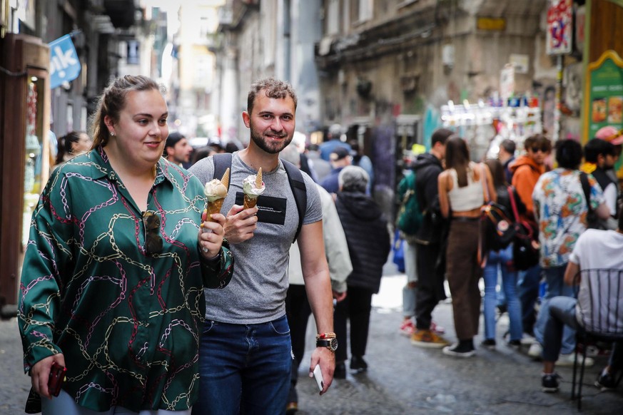 epa09920414 People in the historic center of Naples, southern Italy, 01 May 2022, on the day when new COVID-19 rules come into force. Most of Italy&#039;s remaining COVID-19 restrictions will be dropp ...