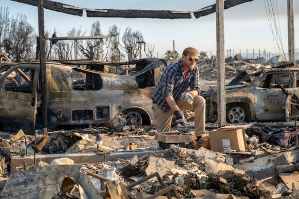 Pacific Palisades, CA - January 10: Rob Allen helps his uncle Dan, look for anything that might have survived the Palisades Fire in the ruins of Dan&#039;s home in the Pacific Palisades Bowl Mobile Es ...