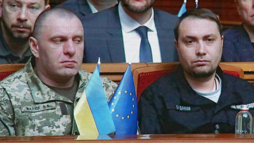 Le chef du SBU Vassyl Maljuk (à gauche) et le chef du GUR Kyrylo Budanow participent à une séance du Parlement ukrainien.