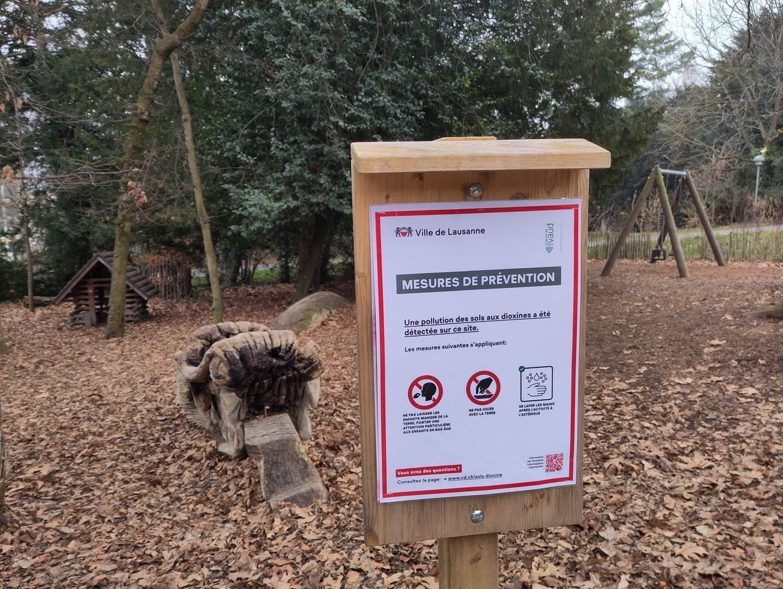 Attention, sol contaminé ! Sur le terrain de jeux Mon-Repos, en contrebas du Tribunal fédéral, les autorités mettent en garde contre les dioxines.