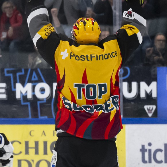 Der PostFinance Top Scorer Julien Sprunger (HCFG) jubelt nach seinem Tor zum 1-0, beim Eishockey Meisterschaftsspiel der National League A zwischen dem HC Fribourg Gotteron und dem HC Ajoie, am Dienst ...