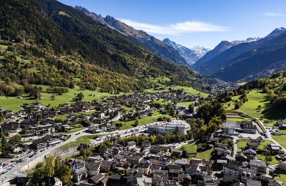 Une vue du Chable le mercredi 8 octobre 2025 sur la commune de Val de Bagnes en Valais. (KEYSTONE/Jean-Christophe Bott)
