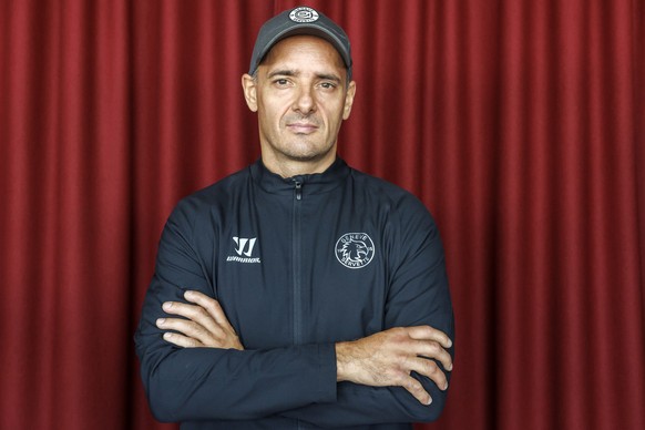 Geneve-Servette&#039;s Head coach Jan Cadieux poses for the photographer, during a press conference of the presentation of the team Geneve-Servette HC before starting the new regular season of the Swi ...