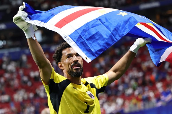 epa13039653 Goalkeeper Vozinha of Cape Verde waves the national flag of Cape Verde after the FIFA World Cup 2026 group stage match Spain vs Cabo Verde, in Atlanta, USA, 15 June 2026. EPA/RONALD WITTEK