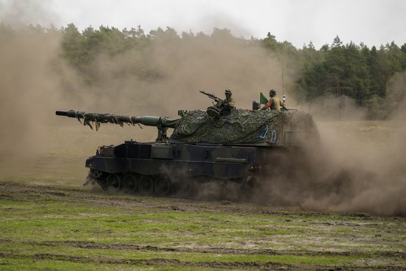 A Bundeswehr self-propelled howitzer 2000 (PzH 2000 for short) drives around the training area during the "Wettiner Heide" exercise maneuvers of the German army Bundeswehr in Munster, German ...