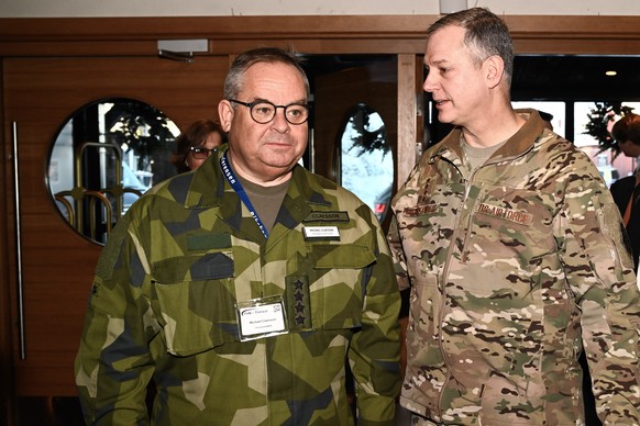 epa12642431 Swedish Supreme Commander Michael Claesson and Alexus G Grynkewich, Supreme Allied Commander Europe, during the 'Folk och Forsvar' (Society and defence) Annual National Conferenc ...