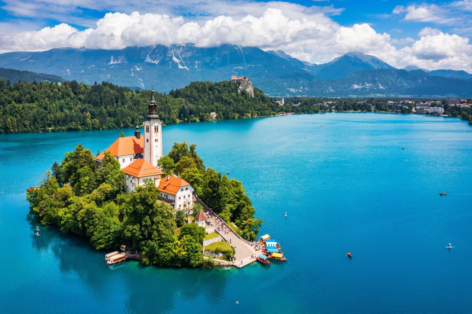 Le lac de Bled dans la partie nord-ouest du pays est l&#039;une des merveilles de l&#039;Europe centrale.