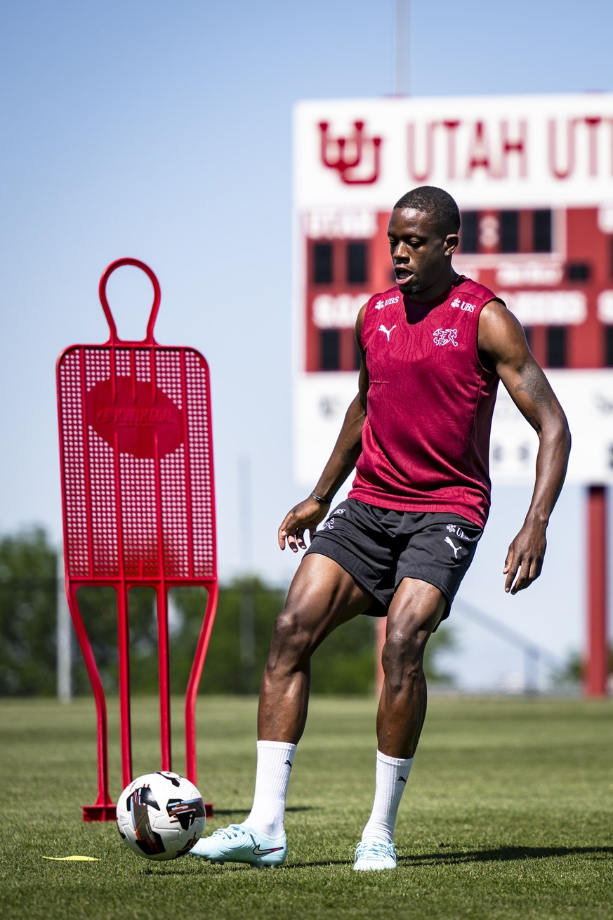 Switzerland&#039;s Denis Zakaria plays the ball during a training session of the Swiss national soccer team at the University of Utah soccer Field, in Salt Lake City, Utah, United States of America, W ...