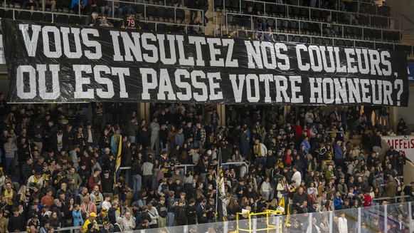 Die Fans des HC Ajoie wenden sich mit einer Kritik an die Spieler vor dem Qualifikationsspiel der Eishockey National League zwischen dem HC Ajoie und dem EV Zug in der Raiffeisen Arena in Porrentruy,  ...