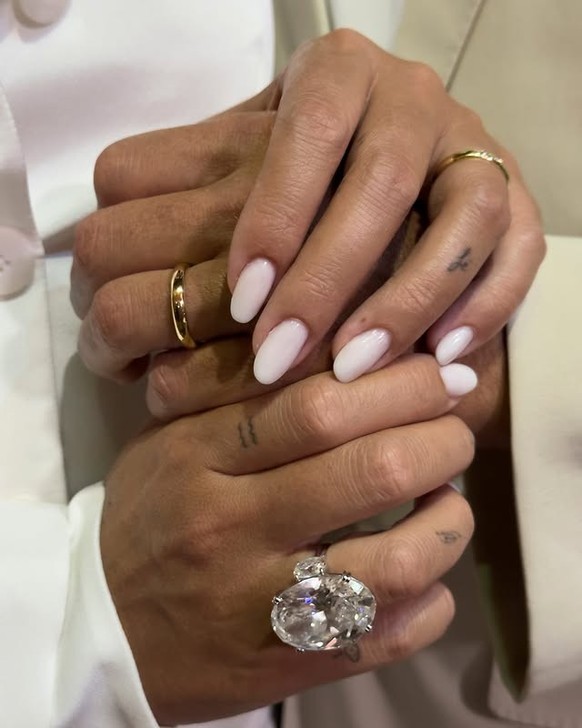 Ladite bague de fiançailles.