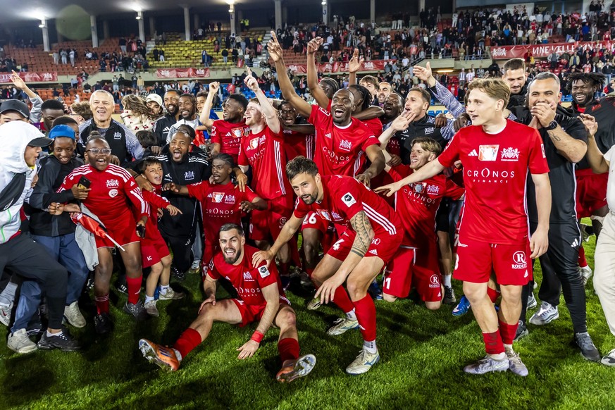 Stade Lausanne-Ouchy's players celebrate their qualification for the final with their fans after defeating Grasshopper, during the Swiss Cup semifinal between FC Stade Lausanne-Ouchy, SLO, and Gr ...