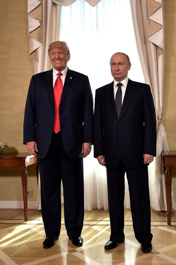 Vladimir Poutine et le président américain Donald Trump au début d&#039;un sommet, le 16 juillet 2018 à Helsinki, en Finlande.