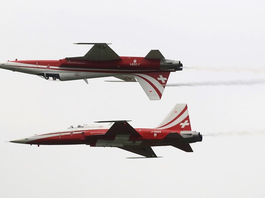 La commission du National veut aussi sauver temporairement les F-5 Tiger de la Patrouille suisse (archives).